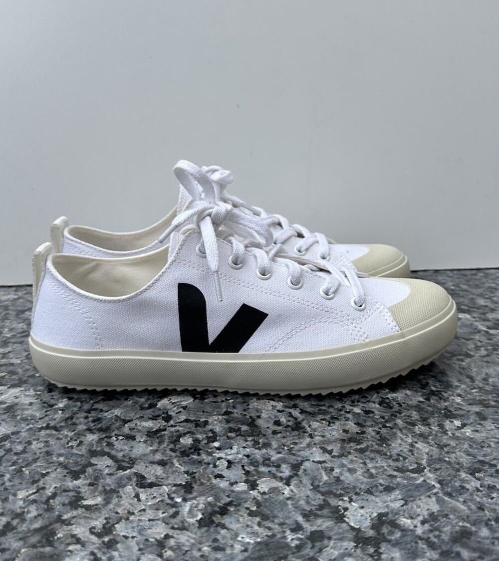 Veja Nova Shoes Women’s US 9 White Canvas Low Top Lace Up Sneakers